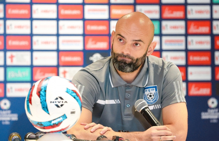 ކުވެއިތު ބަލިނުވެ ނުވަ މެޗު، ބަންގްލަދޭޝް އަމާޒެއްގައި