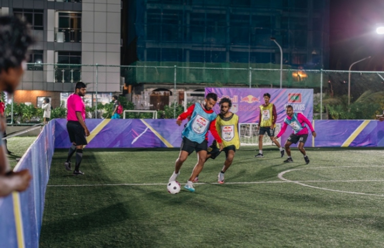 ރެޑްބުލް ފޯ ޓޫ ސްކޯ ރާއްޖޭގެ ކޮލިފައިން ފަށައިފި