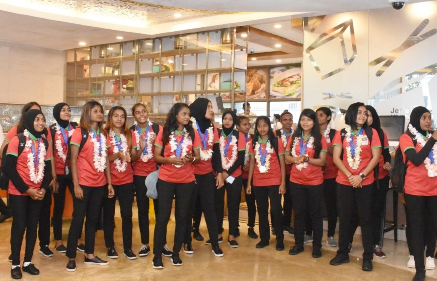 އެންމެ ފަހުގެ ސައުތު އޭޝިއަން ގޭމްސްއިން ބްރޯންޒް މެޑަލް ހޯދި ގައުމީ އަންހެން ފުޓްބޯޅަ ޓީމު: އަންހެން ފުޓްބޯޅަ އާ މެދު އެފްއޭއެމުން އިހުމާލުވެފައިވާ ކަމަށް ކުރީގެ ކުޅުންތެރިން ބުނޭ