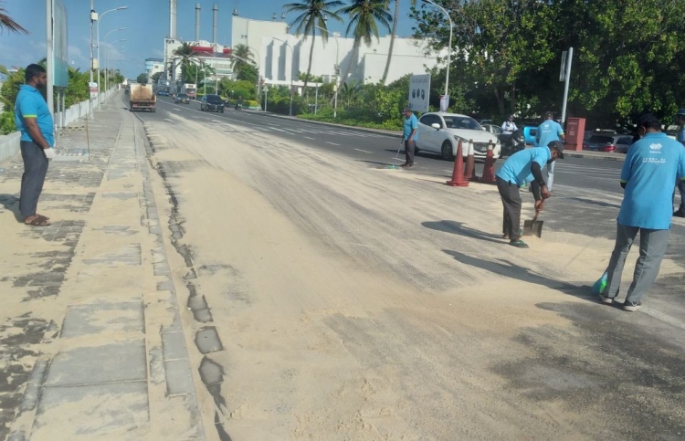 އަދިވެސް އުދަ އަރާނެ، ބޮޑަށް އަރާނީ އުތުރާއި މެދަށް