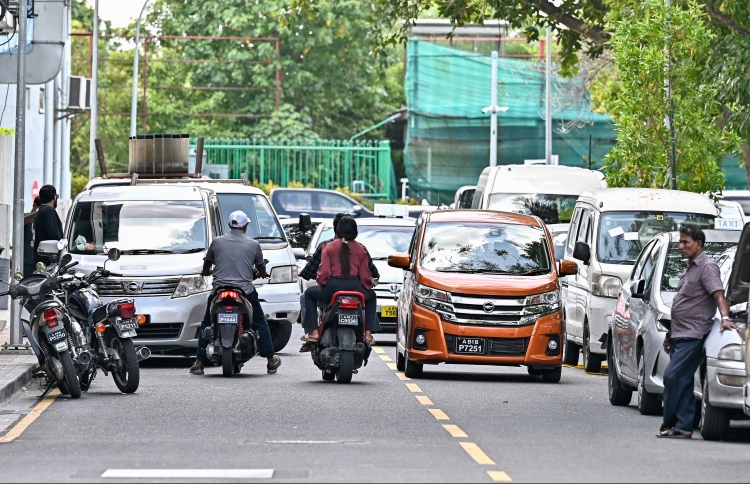 ބައެއް މަގުތަކުގައި ބަރުއުޅަނދު ޕާކުނުކުރަން އިންޒާރު