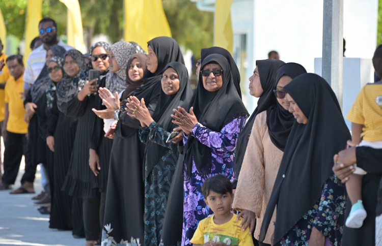 ސިޔާސީއެއް ނޫން، މި ރަށްރަށުން ބޭނުމީ ހިދުމަތް!