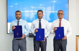 Minister of State for Health Dr. Shah Mahir (C), IGMH CEO Ibrahim Saleem (R) and STO Medical Services General Manager Ahmed Niushad (L) at the signing ceremony of the agreement to install the PET scan machine at IGMH -- Photo: Ministry of Health