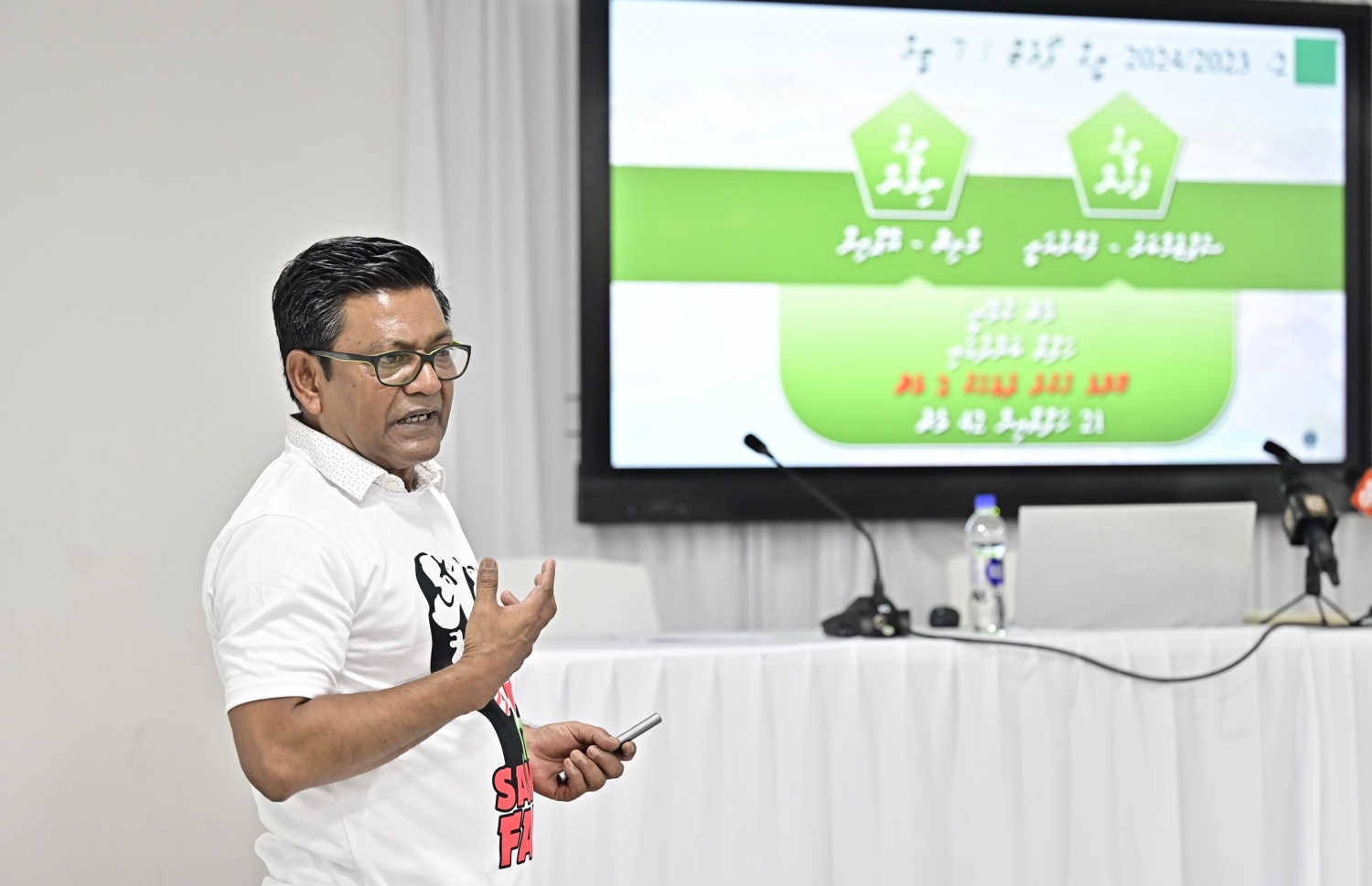 ސޭވް އެފްއޭއެމްގެ ބައްދަލުބުމެއްގައި ހާމިދު ޕްރެޒެންޓޭޝަން ހުށަހަޅަނީ. -- ފޮޓޯ: ނިޝާން އަލީ | މިހާރު