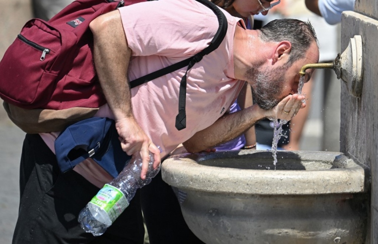 ދެކުނު ޔޫރަޕަށް އާދަޔާ ޚިލާފު ހޫނު ދުވަސްވަރެއް