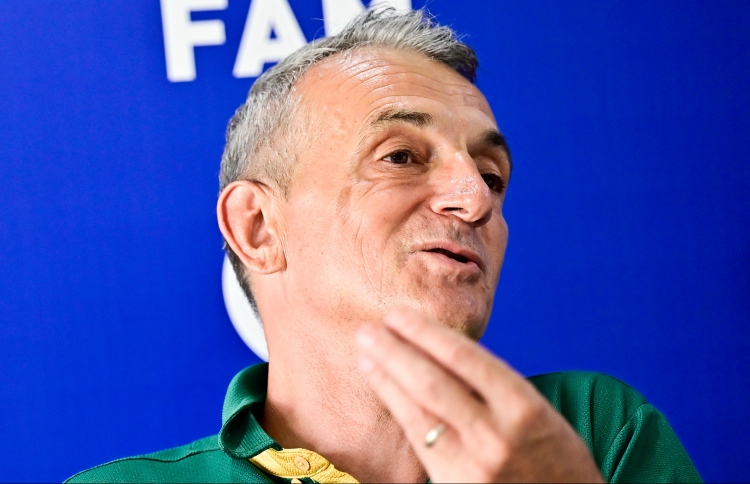 ސަޕޯޓަރުން ނެތި ފުޓްބޯޅައިގައި އުފަލެއް ނެތް: މިލޯ