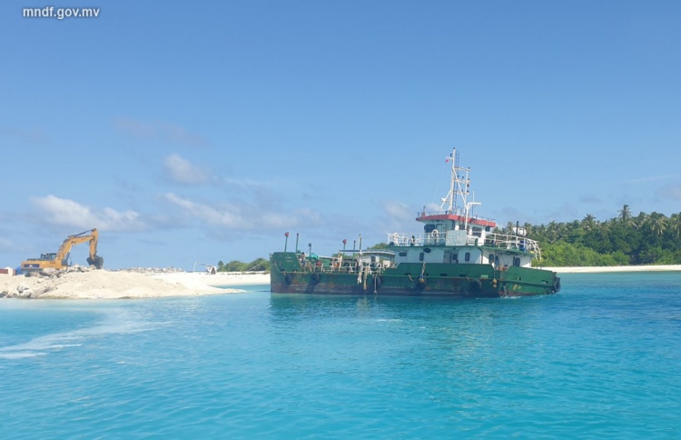 އެފްއެސްއެމްގެބޯޓެއް ފަޅައިގެން ގޮސް އަޑިއަށް!