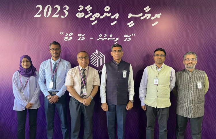 ބޭރުގެ މަޝްވަރާ ހޯދަނީ އިންތިހާބު މިނިވަންކުރަން: އީސީ