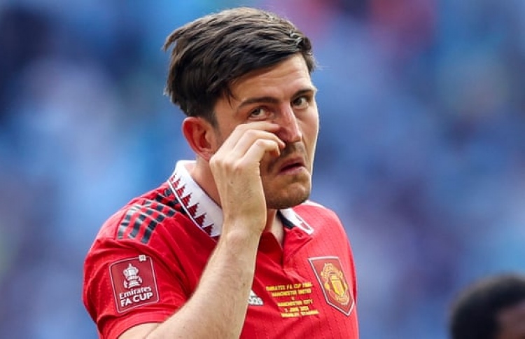 ޔުނައިޓެޑްގެ ކެޕްޓަން ބޭންޑް މެގުއާ އަތުން ނަގައިފި