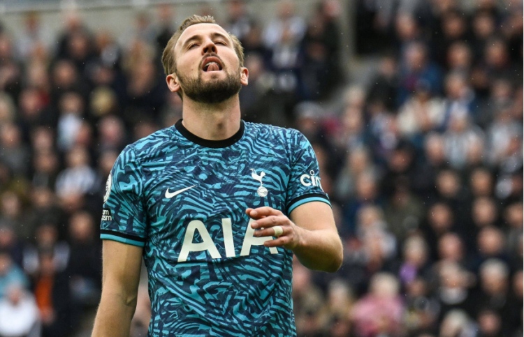 ކޭން ގެންދަން ބެޔާނުގެ އޮފިޝަލުން ލަންޑަނަށް