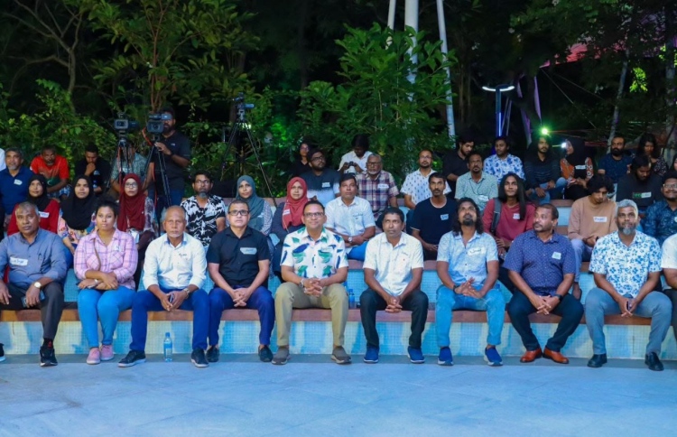 މޮނޮރެއިލް އަޅާފައި ދައްކާނަން: ނާޒިމް