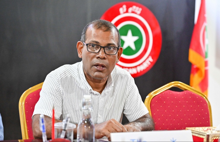 މުއިއްޒާ ގުޅޭނެ ކަމުގެ އިޝާރާތެއް ނަޝީދު ދެއްވައިފި