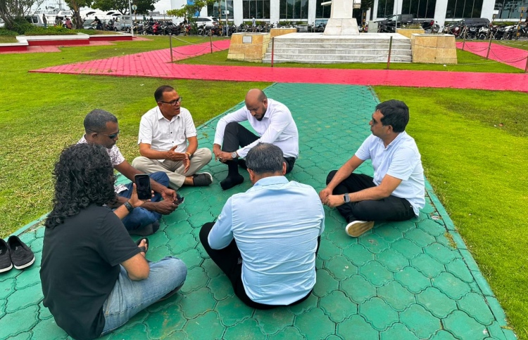 ތަހުގީގަށް ހާޒިރުވާން އަންގައި މެމްބަރުން ދޫކޮށްލައިފި