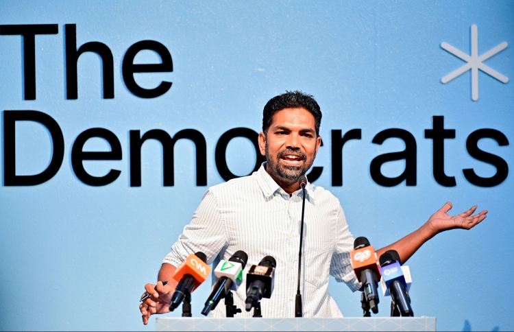 "މޭޔަރުގެ އިންތިހާބުން ޑިމޮކްރެޓްސް ވަކަރަށް ޖަހާލާނެ"