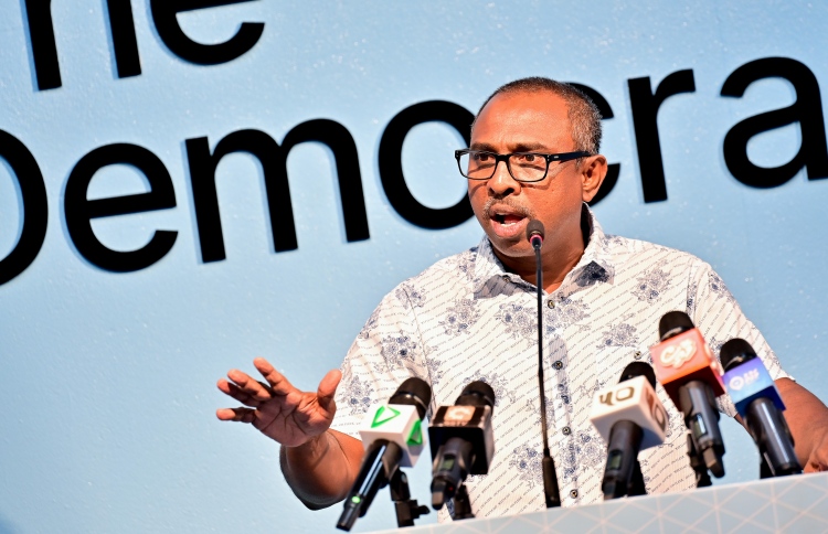 "ނަޝީދު ވަކިކުރަން އުޅެގެން އެމްޑީޕީ ވާނީ ބަލި"