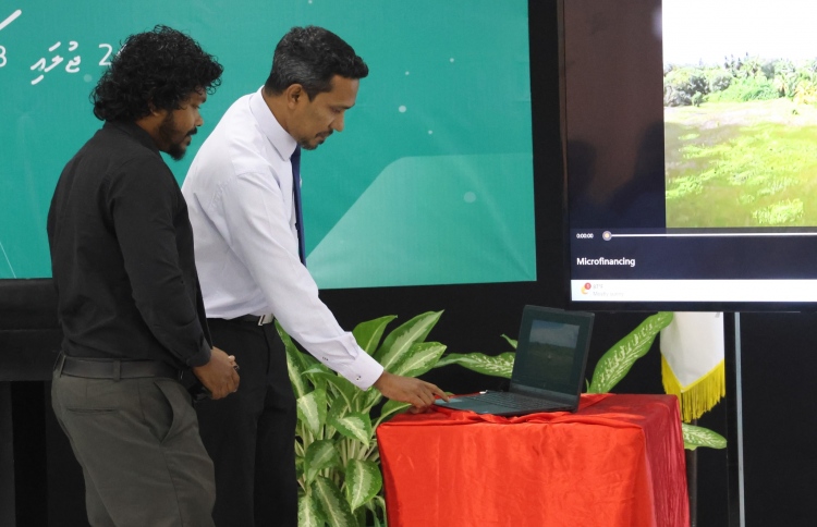 ކުދި ވިޔަފާރިތަކަށް ފުވައްމުލަކު ކައުންސިލުން ލޯނު ދެނީ