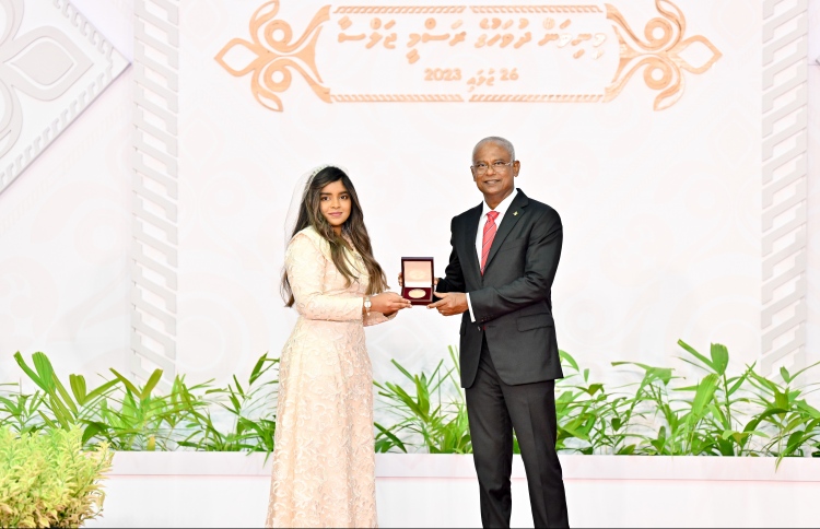 ޝަރަފުގެ އިނާމު 4، ހިތްވަރުގެ އިނާމު 17 ބޭފުޅަކަށް