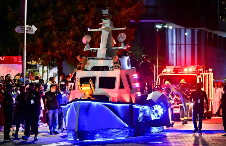 މިނިވަން ދުވަހުގެ ފުޅަނދުބުރާ އެކު ގިނަ ހަރަކާތްތަކެއް