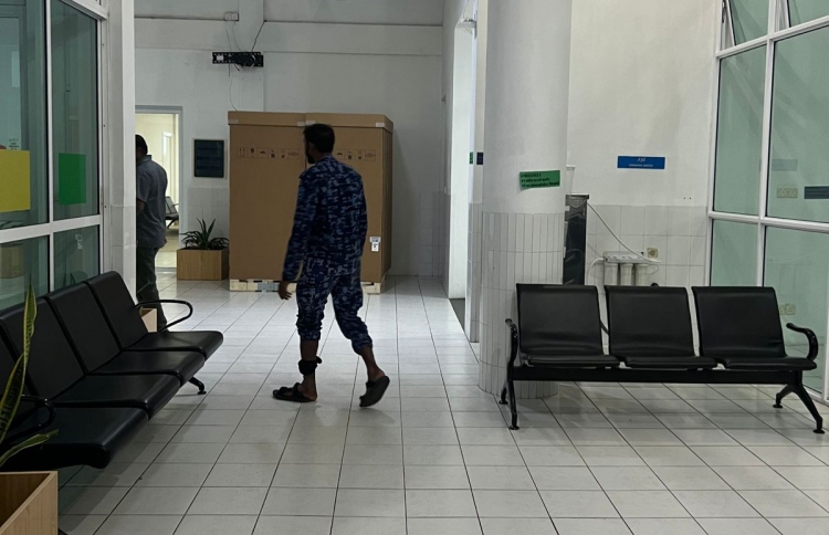 ފުވައްމުލަކުގައި ހަމަނުޖެހުމެއް، 4 ފުލުހަކަށް އަނިޔާވި