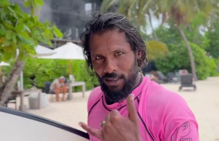 އަންމަޑޭ، އިއްޔެގެ ހީޓު ނިންމައި ކުއާޓާގެ ޖާގަ ޔަގީން ކުރުމަށް ފަހު.--