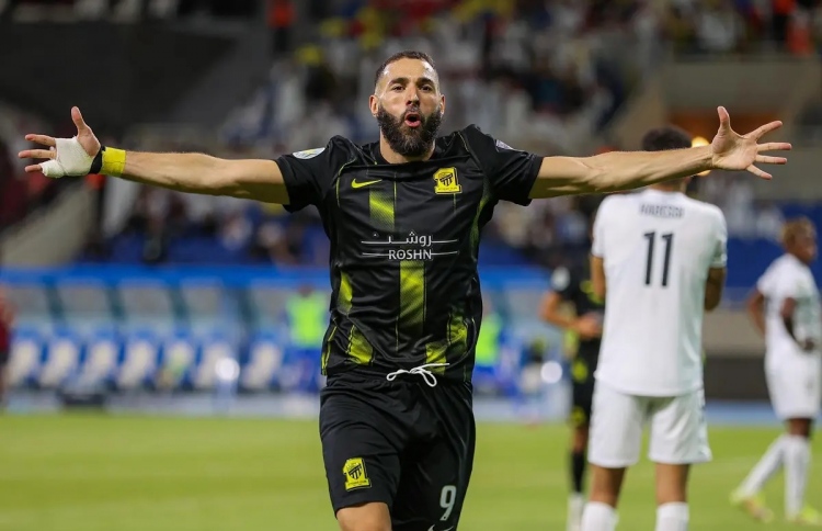 ބެންޒެމާގެ ގޯލުތަކާއެކު އިއްތިހާދު އަރަބްކަޕް ކުއާޓާއަށް