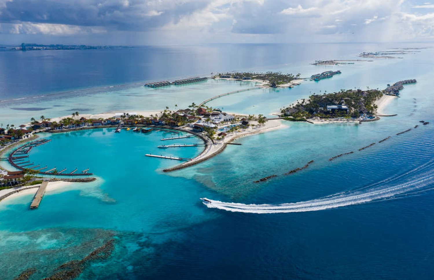 ކްރޮސްރޯޑުގައި ތަރައްގީ ކުރި ބައެއް ރަށްތައް. އެސްއޯ މޯލްޑިވްސް ވާނީ ކްރޮސްރޯޑުގައި ހުޅުވާ ތިން ވަނަ ރިސޯޓަށް-- ފޮޓޯ: ކްރޮސްރޯޑްސް