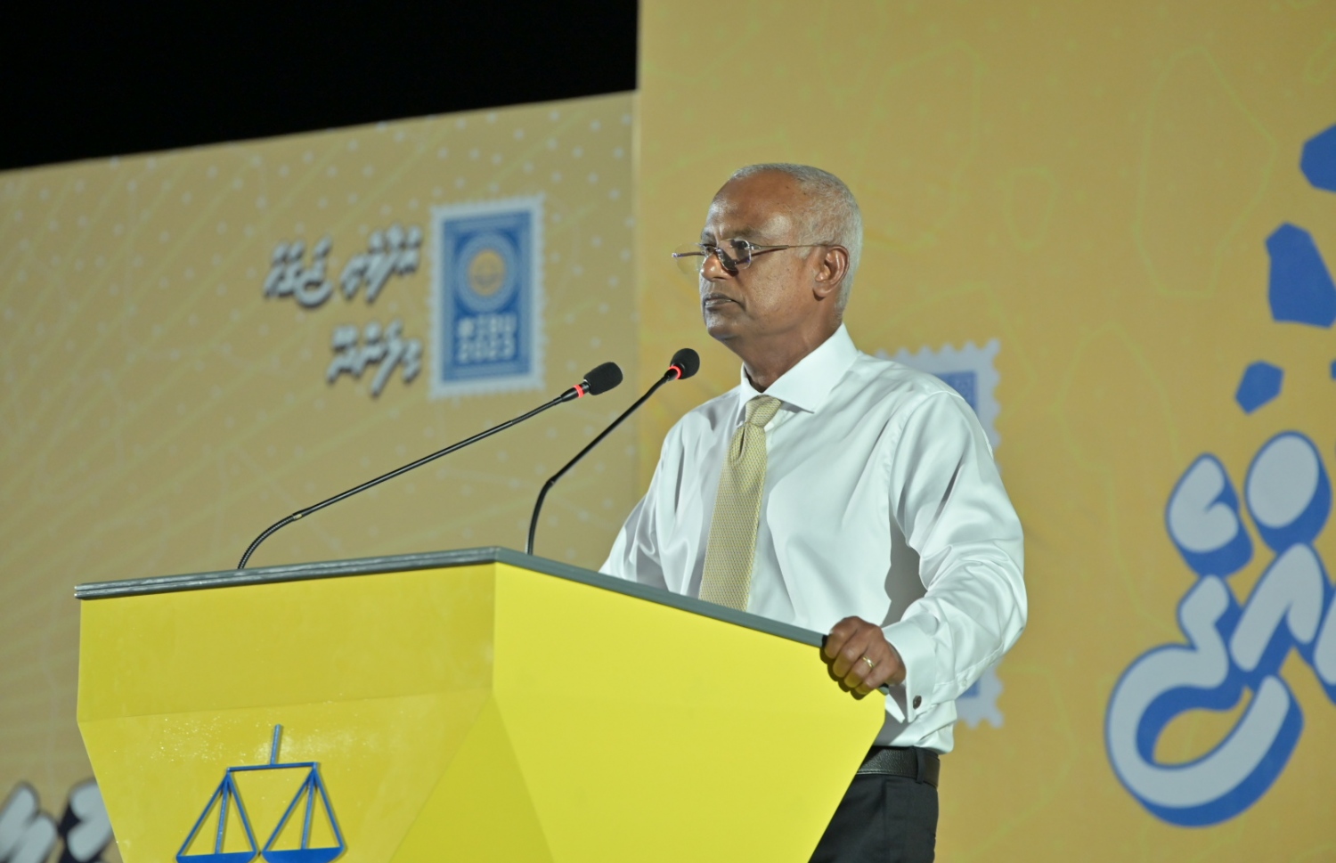 މިލަންދޫގައި މިރޭ ބޭއްވި ޖަލްސާގައި އެމްޑީޕީގެ ކެންޑިޑޭޓު އަދި ރައީސް އިބްރާހިމް މުހައްމަދު ސޯލިހު ވާހަކަފުޅު ދައްކަވަނީ-- ފޮޓޯ: އެމްޑީޕީ