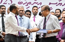 EC President Fuad Thaufeeq shakes Dr. Mohamed Jameel Ahmed's hand after accepting Yameen's candidacy form-- Photo: Fayaz Moosa