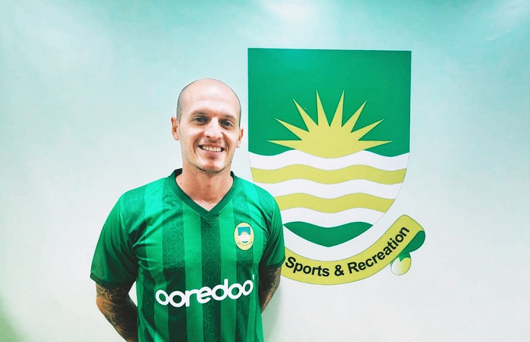 އޭއެފްސީ ކަޕް ކާމިޔާބު ކުރި ޑިފެންޑަރެއް މާޒިޔާ އަށް