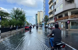 Boduthakurufaanu Road in Male' flooded due to the high surge waves --