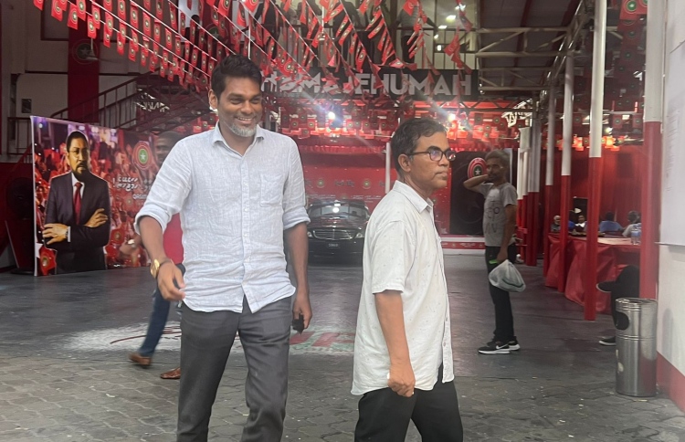 ޖޭޕީ/ޑިމޮކްރެޓްސް އެއްކެންޑިޑޭޓަކު ނެރުމާ ދިމާއަށް!
