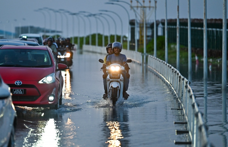 މާލެއަށް ދިޔަވަރު ބޮޑުވާނީ މެންދުރުފަހު ތިނެއްގެ ފަހުން