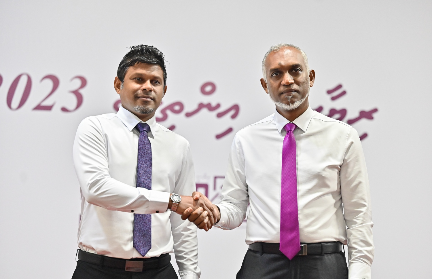 އަންނަ ރިޔާސީ އިންތިހާބަށް ކެންޑިޑެސީ ފޯމް މުއިއްޒު ހުށަހެޅުއްވުން - ފޮޓޯ: ފަޔާޒު މޫސާ / މިހާރު