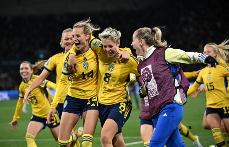 ޗެމްޕިއަން އެމެރިކާ ބަލިކޮށް ސްވިޑެން ކުއާޓާ އަށް