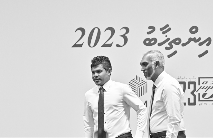 މުއިއްޒުގެ ވެރިކަމުގެ ފުރަތަމަ ދުވަސް: ޔާމީން ގެއަށް!