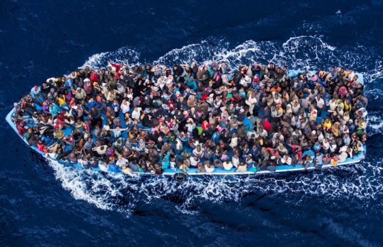 ރެފިއުޖީންގެ 2 ބޯޓެއް ފަރަށްއަރައި 23 މީހުން މަރު