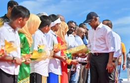 Locals of Gaaf Dhaal Vaadhoo greeting President Solih on his presidential election campaign trail -- Photo: Fayaz Moosa