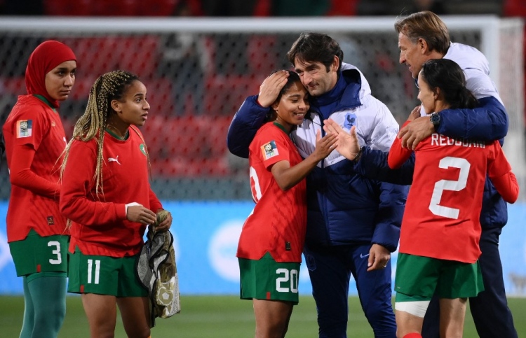 ކެޓިޔަސް މޮރޮކޯ ކޯޗު ޓީމާ މެދު ފަހުރުވެރި ވެފައި