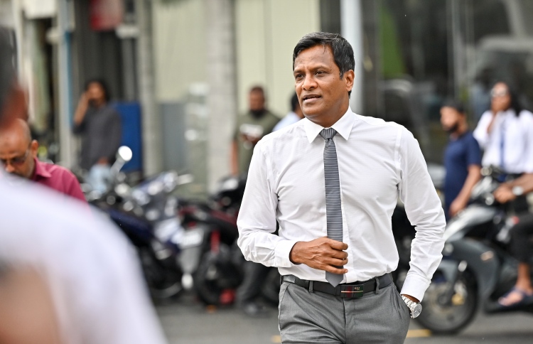 ރޯޑް ރެލީގައި އުޅުއްވަނިކޮށް އުމަރަށް ހަމަލަދީފި