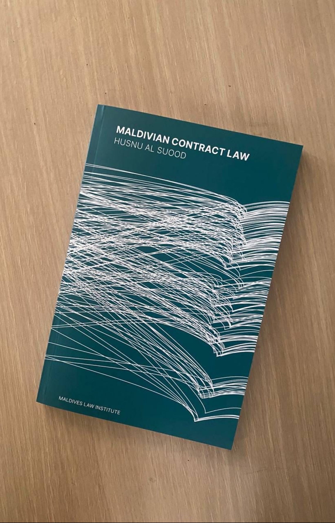ސުއޫދު ލިޔުއްވި "މޯލްޑިވިއަން ކޮންޓްރެކްޓް ލޯ" ފޮތް