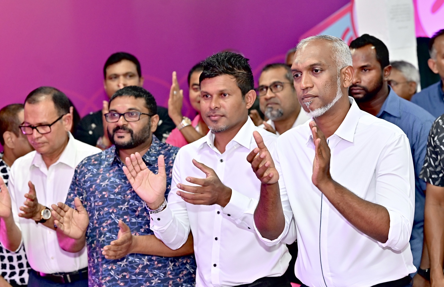 މިރޭގެ ޖަލްސާގައި މުއިއްޒާއި ޕީޕީއެމްގެ އިސްވެރިން ބައިވެރިވެ ވަޑައިގަންނަވަނީ --- މިހާރު ފޮޓޯ/ނިޝާން އަލީ
