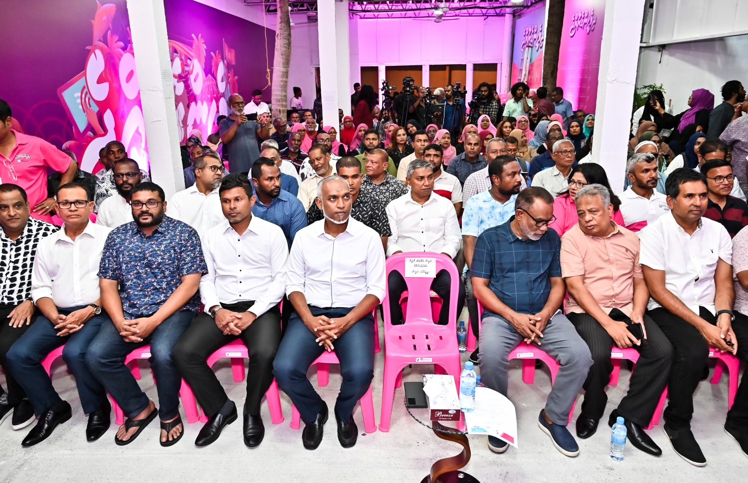 މިރޭގެ ޖަލްސާގައި މުއިއްޒާއި ޕީޕީއެމް/ޕީއެންސީގެ އިސް ބޭފުޅުން --- މިހާރު ފޮޓޯ/ނިޝާން އަލީ