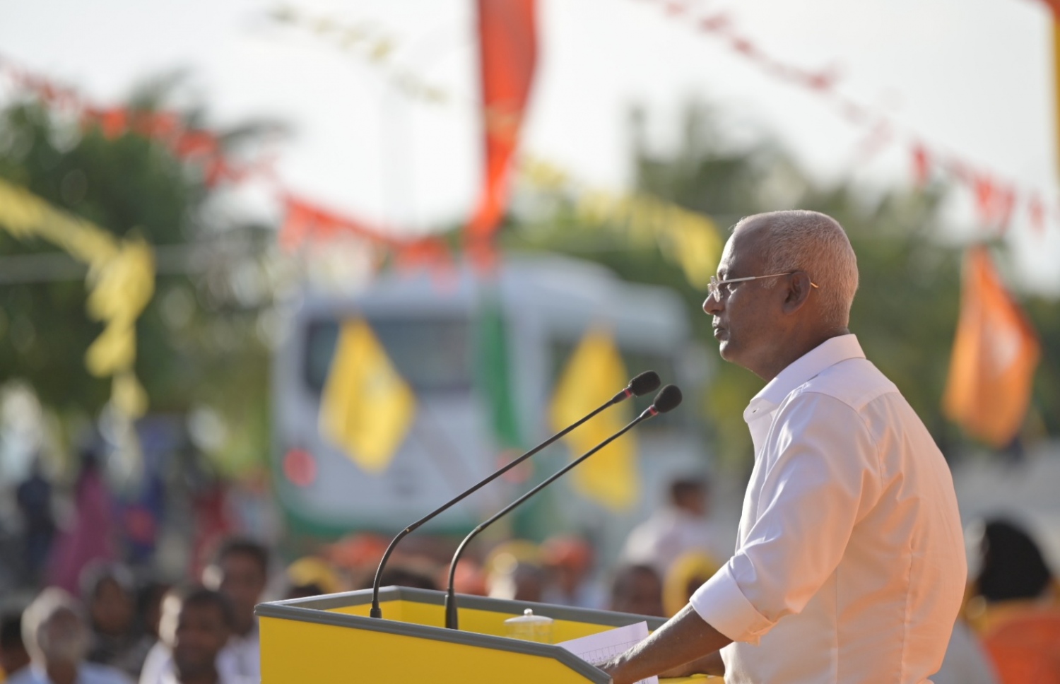 އެމްޑީޕީގެ ރިޔާސީ ކެންޑިޑޭޓު ރައީސް އިބްރާހިމް މުހައްމަދު ސޯލިހު މިއަދު ނ. ކެނދިކުޅުދޫއަށް ވަޑައިގެން އެ ރަށު ރައްޔިތުންނާ ބައްދަލުކުރައްވައި ވާހަކަ ދައްކަވަނީ. --ފޮޓޯ: އެމްޑީޕީ