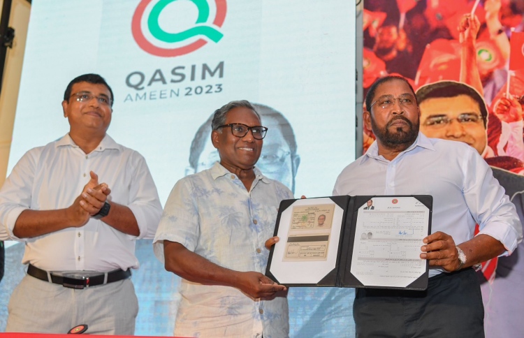 ކުރީގެ ރައީސް ވަހީދާއި ޝައިނީ ޖޭޕީއަށް ސޮއިކޮށްފި