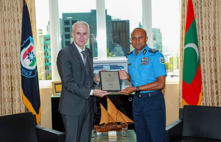 100 އަހަރު: އިންޓަޕޯލްގެ އެސްޖީ ރާއްޖެ އަށް