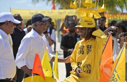 President Ibrahim Mohamed Solih speaks to an MDP supporter at Noonu atoll Landhoo-- Photo: MDP