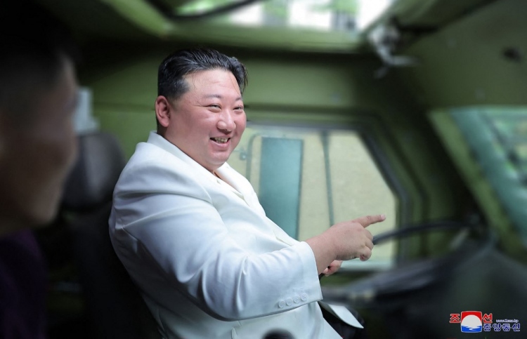 ކިމްއާ އެކު ހުރިހާ ދާއިރާއަކުން މަޝްވަރާ ކުރެވޭނެ