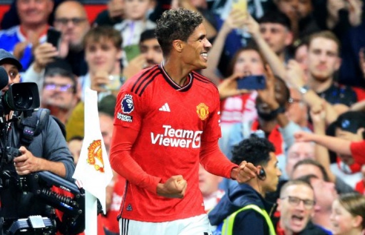 ޔުނައިޓެޑް މޮޅުކޮށް ދިނީ ޑިފެންޑަރު ވަރާން