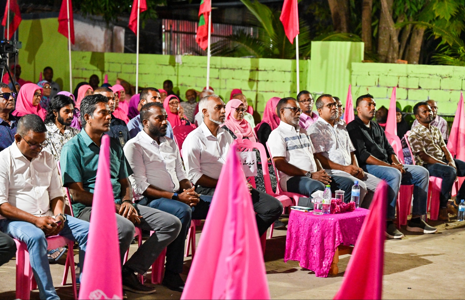ޕީއެންސީގެ ރިޔާސީ ކެންޑިޑޭޓް ޑރ. މުހައްމަދު މުއިއްޒުގެ ކެމްޕެއިނަށް މ. މުލަކުގައި ބޭއްވި ޖަލްސާ.-- ފޮޓޯ: ނިޝާން އަލީ | މިހާރު