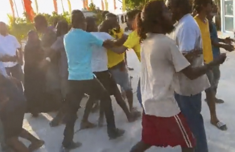 ދެ ޕާޓީގެ ހަމަނުޖެހުމެއްގައި ދެ މީހެއްގެ ބޯ ފަޅާލައިފި